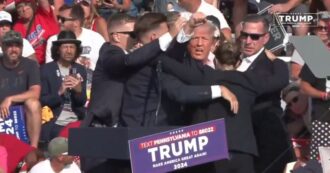 Copertina di Spari al comizio di Trump in Pennsylvania, l’ex presidente colpito a un orecchio. Il momento dell’attentato (video)