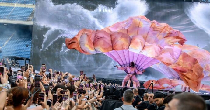 Copertina di Boom di malori dopo il concerto di Taylor Swift a Milano: fan all’ospedale