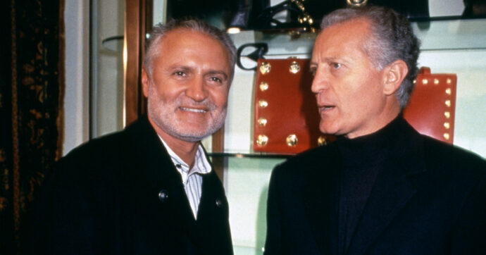 Copertina di 27 anni fa moriva Gianni Versace, il fratello Santo: ”Profondo dispiacere per tutto quello che si poteva fare e non si è fatto”