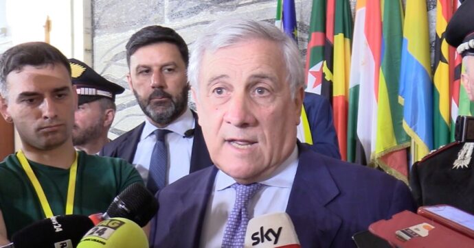 Copertina di Attentato Trump, Tajani: “Lo scontro politico non deve mai essere personale. Si combattono le idee, non le persone”