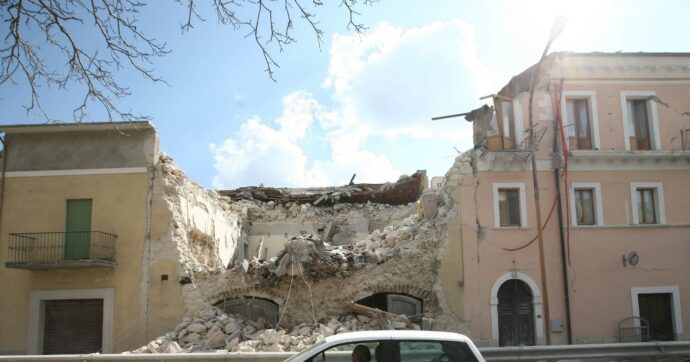 “I ragazzi morirono sotto le macerie per la loro condotta incauta”: niente risarcimento per le famiglie di 7 vittime del sisma dell’Aquila