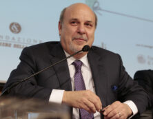 Copertina di Alan Friedman è in trattative per entrare nel cast di “Ballando con le stelle”: ecco i vip in pole position per la nuova edizione dello show di Rai Uno