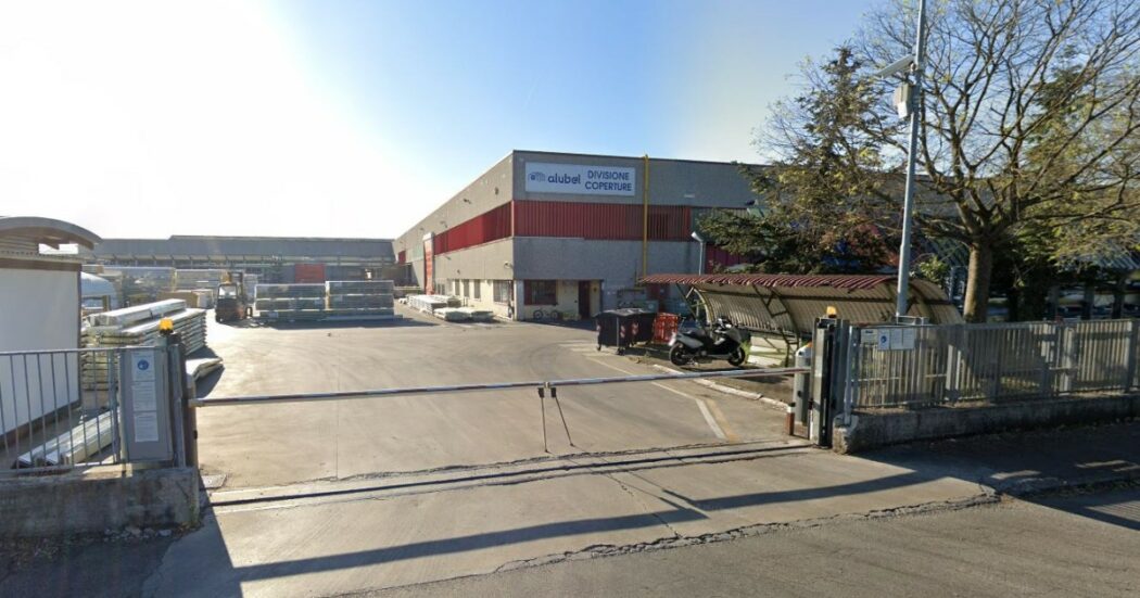 Reggio Emilia, operai scioperano per il troppo caldo in fabbrica: “Condizioni insostenibili”. Chiedono la rimodulazione degli orari