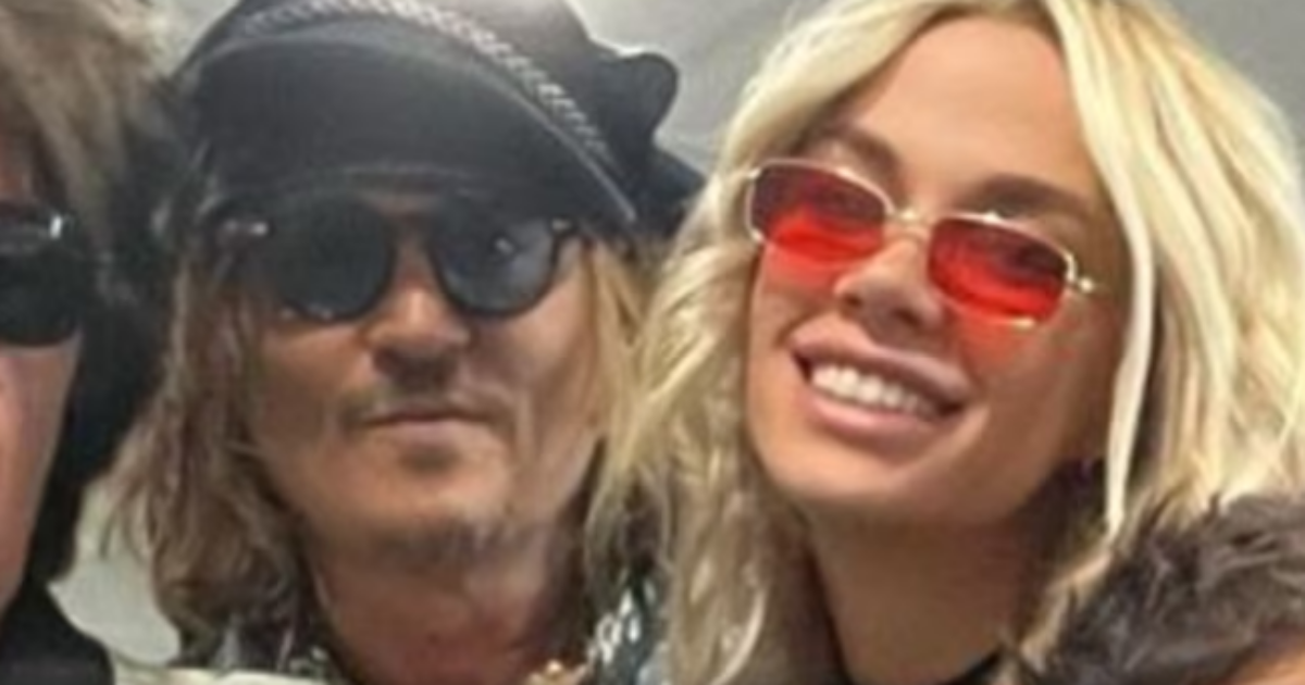 Johnny Depp ha un nuovo amore? Ecco chi è la modella ed estetista 28enne Yulia Vlasova