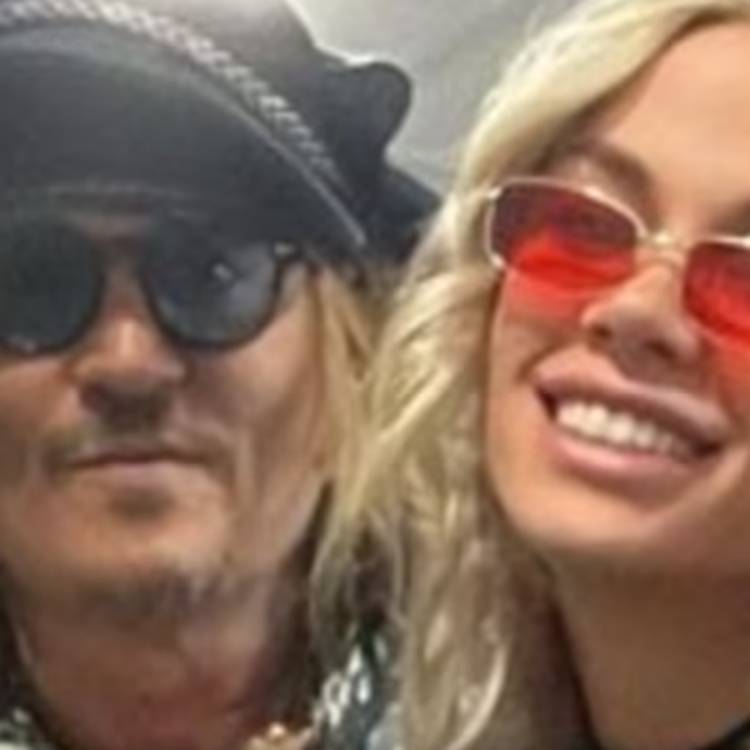 Johnny Depp ha un nuovo amore? Ecco chi è la modella ed estetista 28enne Yulia Vlasova