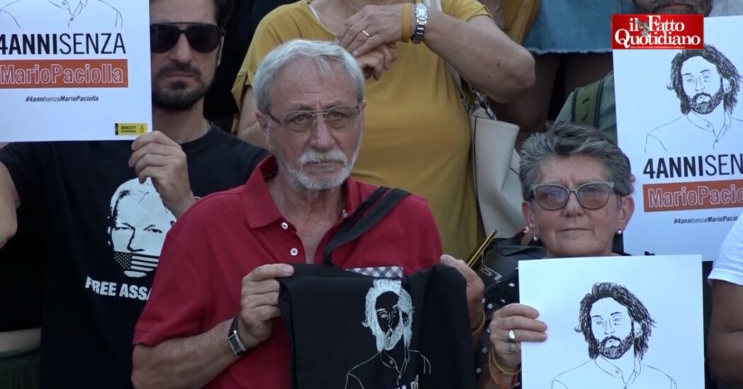 “Nostro figlio Mario Paciolla è stato ucciso, il governo faccia da mediatore”: l’appello dei genitori del cooperante morto quattro anni fa