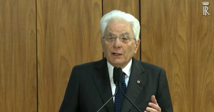 Copertina di Mattarella: “Il mondo ha bisogno di pace, la spirale di odio va interrotta. In Medio Oriente unica soluzione è quella dei due Stati”