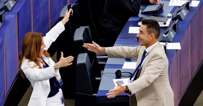 Trolley, firme e messa in piega: è il ballo degli eurodebuttanti