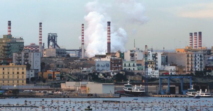 Nuovo sequestro degli impianti dell’ex Ilva. Il gip di Potenza: “Evidente l’utilizzo criminale”. Ma l’acciaieria continuerà la sua attività