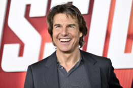 Copertina di Tom Cruise spericolato rimane sospeso in aria da un aereo senza protezione per una scena di “Mission: Impossible Dead Reckoning – Parte Due”
