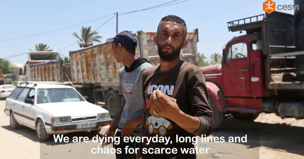 “Manca l’acqua potabile e moriamo di fame ogni giorno”: Cesvi aiuta la popolazione palestinese nella Striscia di Gaza. Il video con i racconti