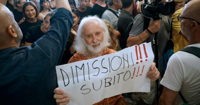 Inchiesta di Venezia: cittadini protestano durante il Consiglio comunale. I politici nazionali zitti