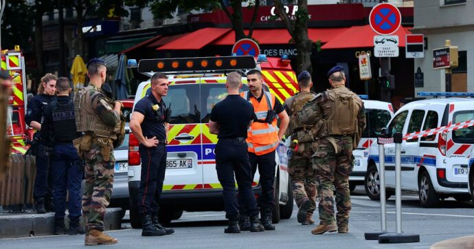 Parigi, ubriaco piomba con l’auto sui tavolini di un locale: un morto e tre feriti gravi. Arrestato dopo la fuga