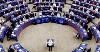 Copertina di Greenwashing, dopo lo stallo a Bruxelles si prova a sbloccare la direttiva che le lobby industriali vogliono affossare