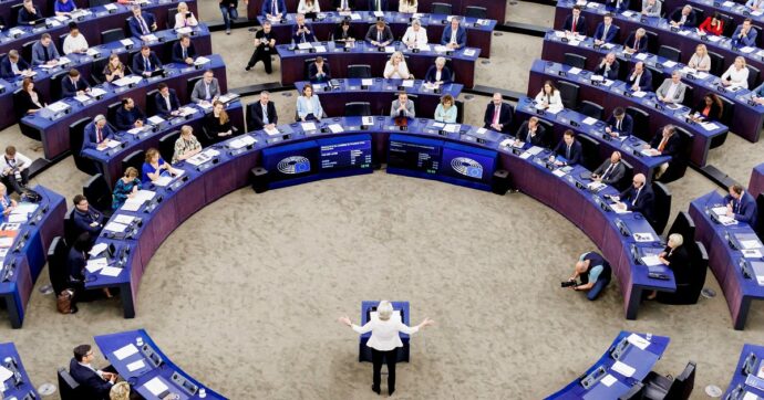 Greenwashing, dopo lo stallo a Bruxelles si prova a sbloccare la direttiva che le lobby industriali vogliono affossare