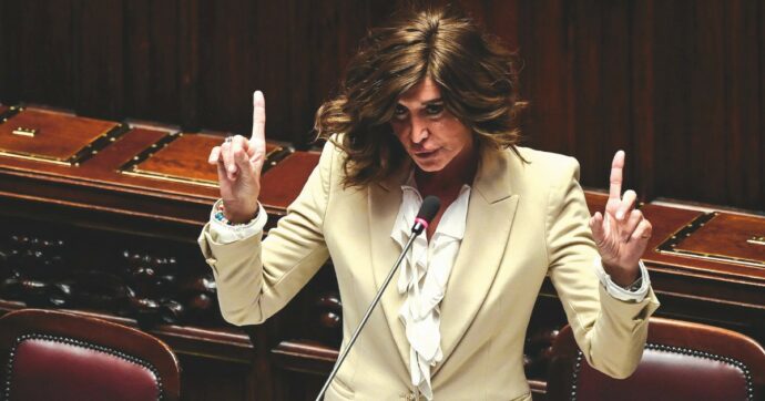 Bernini: “A Bologna un comiziaccio politico che non onora le vittime”. Bolognesi: “Ho detto la stessa cosa di Mattarella, fu strage fascista”