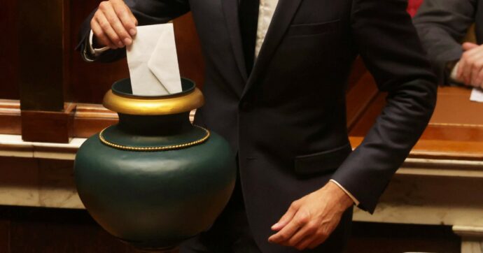 Macron batte la gauche. L’Assemblea è sua