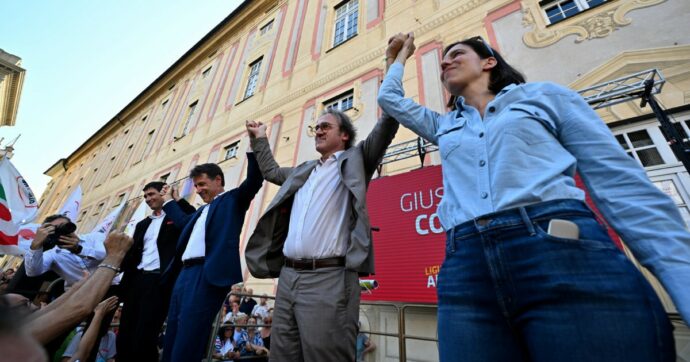 Copertina di Genova in piazza: i giallorosa uniti per le dimissioni di Toti
