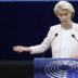 Copertina di Von der Leyen: “I cittadini Ue sono in gran parte a favore del riarmo. Estrema destra e sinistra sono per la pace? No, sono per Putin”