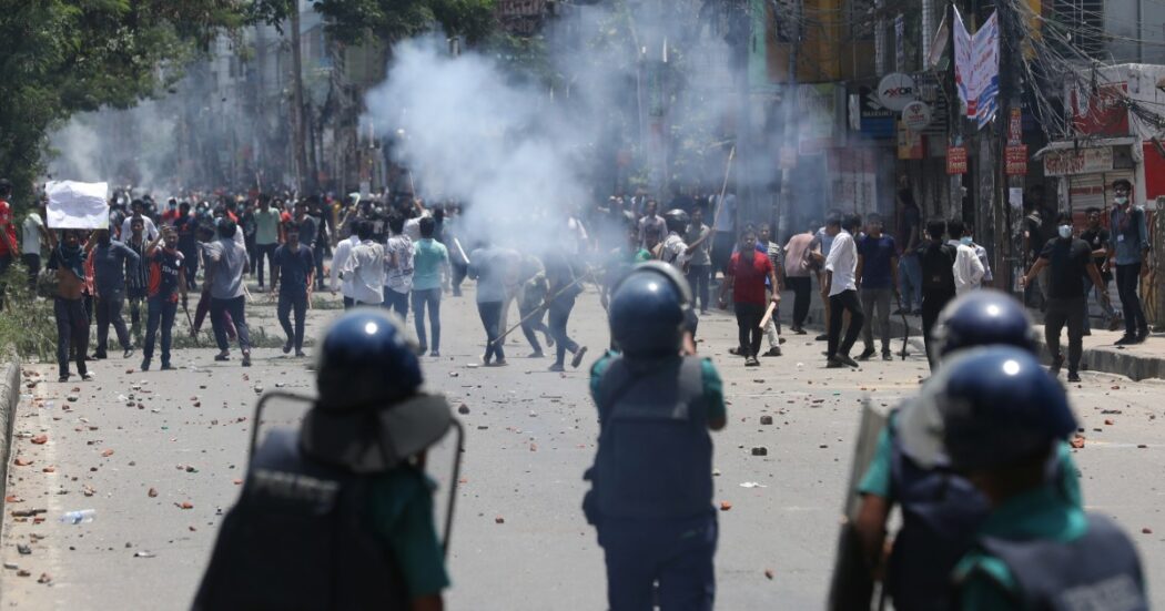 Sale a 50 il numero dei morti per le proteste antigovernative in Bangladesh. Arrestato nella capitale anche il leader dell’opposizione