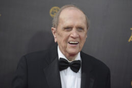 Copertina di È morto Bob Newhart, il “professor Proton” di The Big Bang Theory