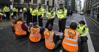 Copertina di Verdetto senza precedenti nel Regno Unito, ambientalisti condannati a pene fino a 5 anni per aver progettato blocco del traffico