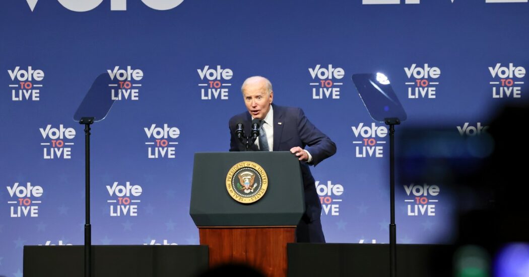 Biden smentisce le voci su un ritiro nel fine settimana: “Non vedo l’ora di riprendere la campagna”. Poi attacca Trump