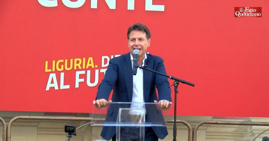 Conte in piazza a Genova per le dimissioni di Toti: “Modello mercimonio. Noi non emettiamo sentenze, ma lui non condanni la Liguria”