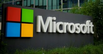 Copertina di Microsoft taglia oltre 6mila posti nel mondo. Pesano gli investimenti nei data center per l’AI