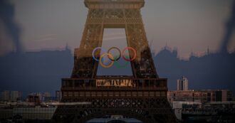 Copertina di Parigi prepara il salasso per i turisti: raddoppia il prezzo del trasporto pubblico solo per il periodo delle Olimpiadi