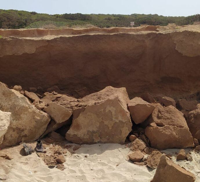 Rocce si staccano da una scogliera e travolgono una neonata di due mesi: la bimba muore in spiaggia sotto gli occhi del papà