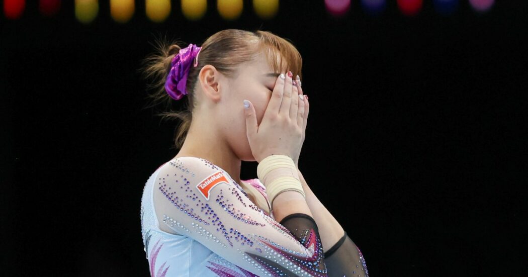 L’ultima sigaretta di Shoko Miyata: il Giappone esclude la ginnasta dalle Olimpiadi per violazione del codice di condotta