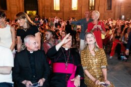 Copertina di La principessa Carolina di Monaco a Lecce per “Core Meu” con il Balletto di Monte Carlo: l’arrivo in Puglia a bordo del panfilo Pacha III