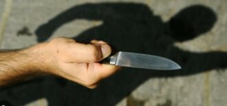 Copertina di Lonato: accoltellano “a caso” cinque persone fuori da una discoteca. Feriti tre cittadini senegalesi e due di etnia sinti