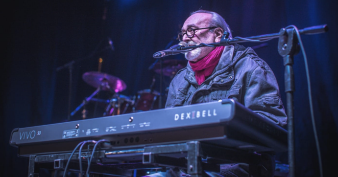 Copertina di È morto Massimo Brunetti, storico tastierista della band I Camaleonti. Il collega Livio Macchia: “Anche tu hai voluto chiudere la porta al mondo”