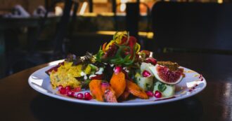 Copertina di Dalle carote cotte alla colazione con gli avanzi del giorno prima: la dieta mediterranea senza la propaganda o le fake news