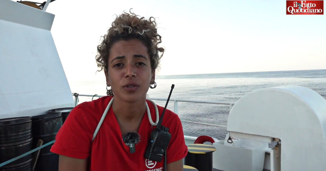 La mediatrice culturale che assiste i naufraghi sulla nave di Emergency: “Ecco perché le persone non vogliono tornare in Libia”
