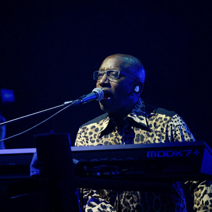 Greg Phillinganes dei Toto ha avuto un malore sul palco durante un concerto a Ostuni: è stato portato in ospedale. Cancellata la data di Padova