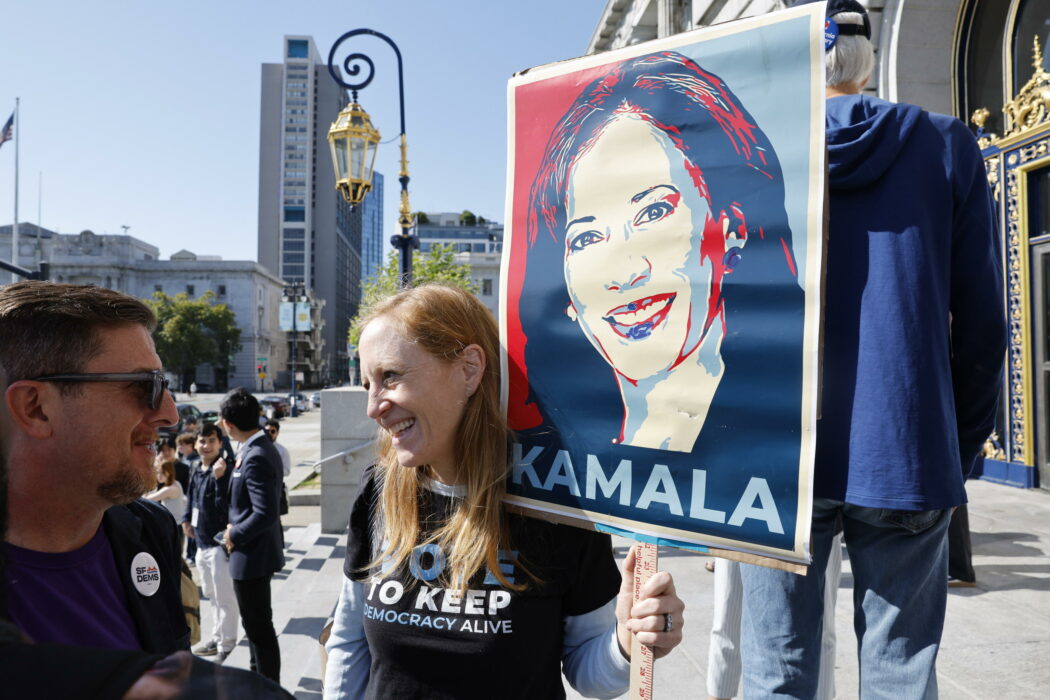 Elezioni Usa, i media: “Kamala Harris ha già i numeri per ottenere la nomination”. Lei incassa: “Orgogliosa dell’ampio sostegno”