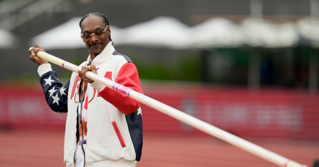 Snoop Dogg alle Olimpiadi: il rapper porterà la fiamma olimpica durante la cerimonia d’apertura