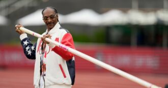 Copertina di Snoop Dogg alle Olimpiadi: il rapper porterà la fiamma olimpica durante la cerimonia d’apertura