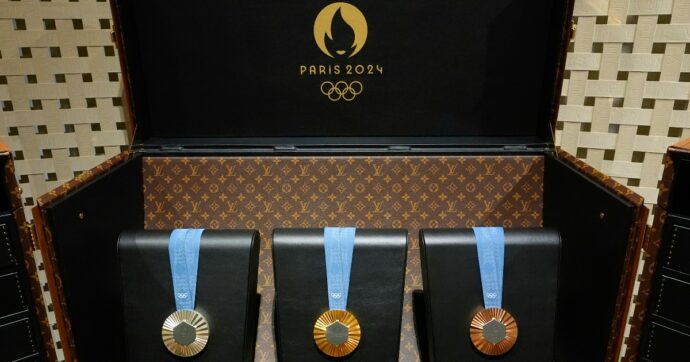 Quanto vale una medaglia olimpica a Parigi 2024? Ciascuna ha al suo interno un pezzo di Tour Eiffel