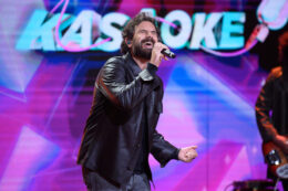 Copertina di “Ho fatto la doccia da una signora che non mi conosceva, ospitalità a prescindere. Così dovrebbe essere l’Italia”: Tommaso Paradiso pazzo della Sicilia