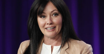 Copertina di La villa di Shannen Doherty venduta (al ribasso) due anni dopo la morte a 7.6 milioni di dollari: 442 metri quadrati, 4 camere da letto e una piscina vista Oceano