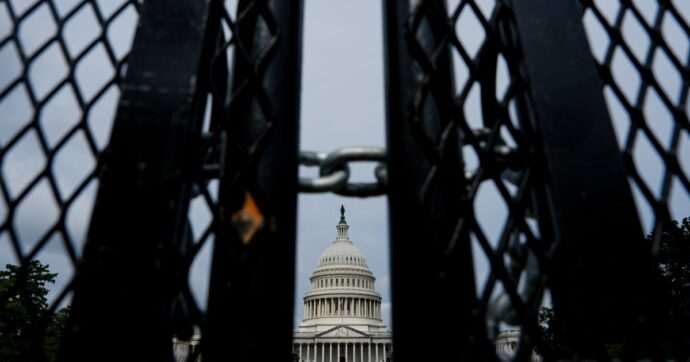 Copertina di Netanyahu parla al Congresso Usa, ma i dem disertano in massa: “Con Hamas scontro di civiltà”. Poi ringrazia Trump, chiede armi e attacca i manifestanti pro Palestina: “Siete utili idioti dell’Iran”