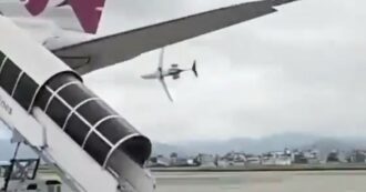 Copertina di Nepal, aereo della Saurya Airlines si schianta al decollo a Kathmandu: il video dell’incidente. 18 le vittime