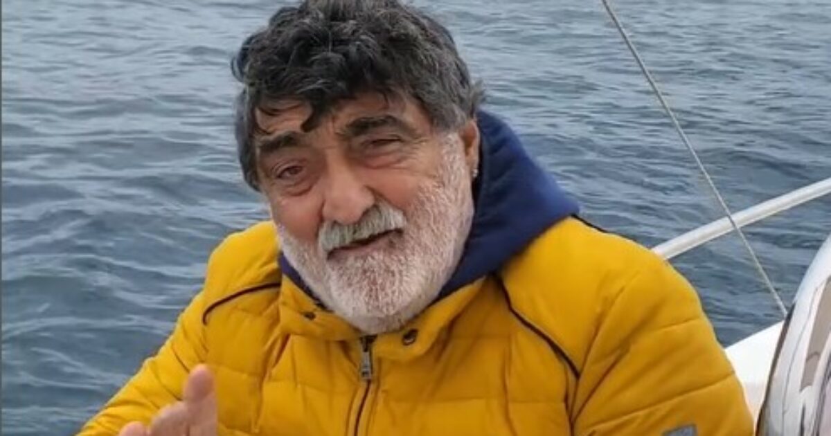 “Oggi faccio anche il pescatore. Sveglia alle 5:30 del mattino, pranzo alle 14, poi un tuffo e un sonnellino. E alle 18 di nuovo in mare a cercare calamari”: Roberto Da Crema (Il Baffo) e la sua nuova vita