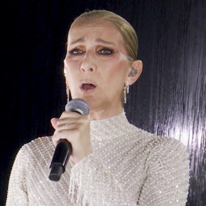 Olimpiadi 2024, Celine Dion incanta tutti dopo quattro anni con “L’Hymne à l’amour” di Edith Piaf: intensa, magica e magnetica