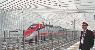 Copertina di Firmato accordo per il rinnovo del ccnl dei ferrovieri. I sindacati: “Nuova stagione nel settore. Aumenti minimi di 230 euro”