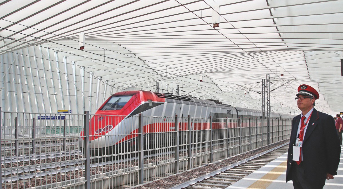 firmato accordo per il rinnovo del ccnl dei ferrovieri i sindacati nuova stagione nel settore aumenti minimi di 230 euro